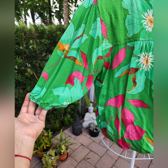 Rose +Olive Women's Button crop top, size Large, floral pattern-EUC - Picture 5 of 8